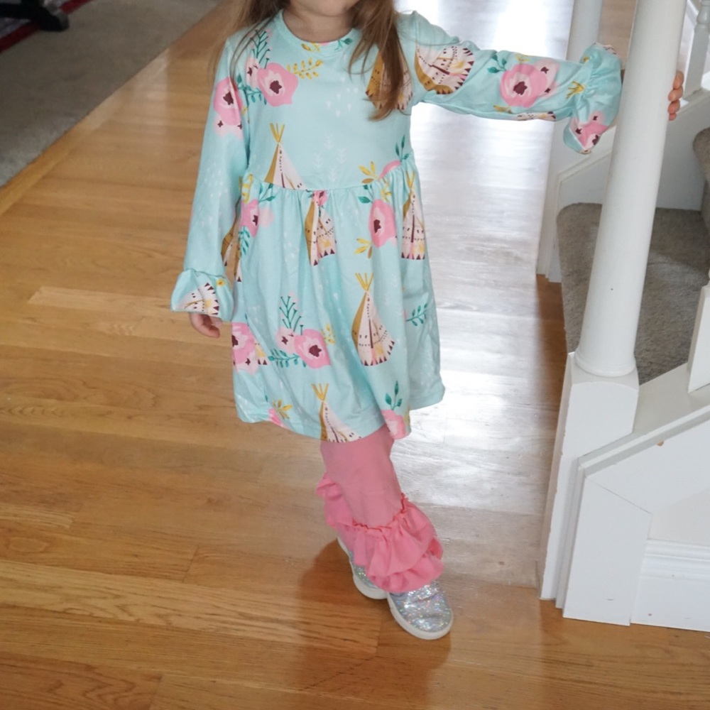 Girls’ tunic and ruffle leggings